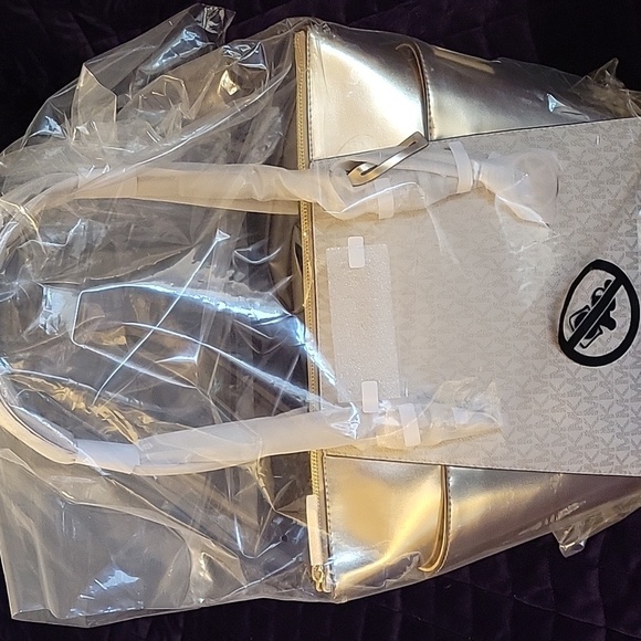 Michael Kors Charlotte Large Signature Logo and Metallic Top-Zip Tote Bag - Picture 5 of 16